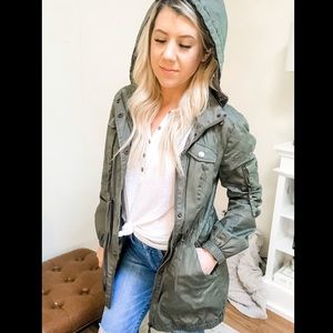 Utility Jacket w Detachable Hood